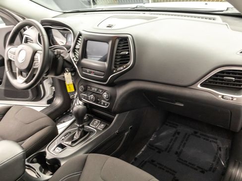 Used 2019 Jeep Cherokee Latitude w/ Cold Weather Group AWD/4WD image 37