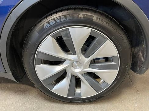 Used 2021 Tesla Model Y Long Range AWD/4WD image 27