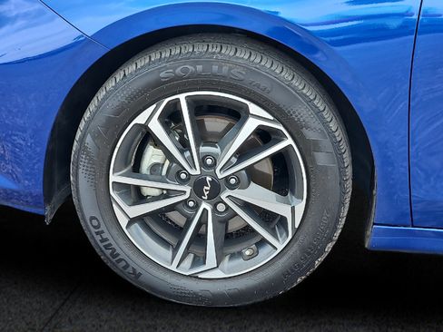 Used 2024 Kia Forte LXS w/ LXS Technology Package FWD image 8