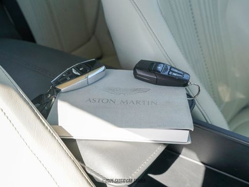 Used 2020 Aston Martin DB11 Volante image 44