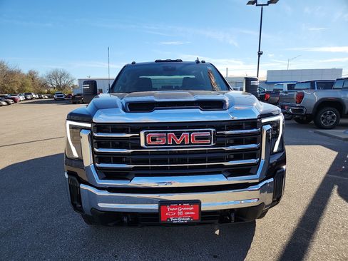 New 2026 GMC Sierra 2500 SLE image 3