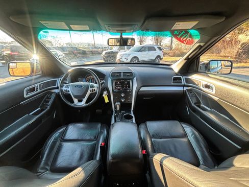 Used 2014 Ford Explorer XLT w/ Equipment Group 202A image 18