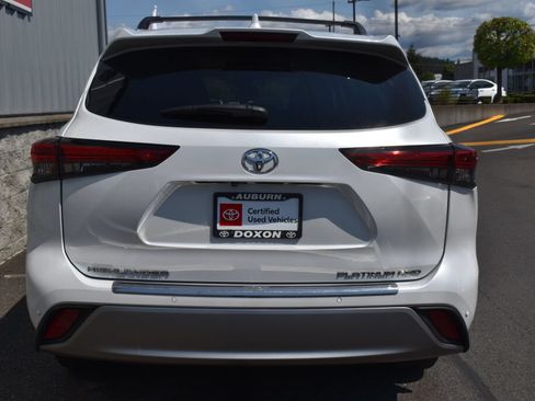 Used 2023 Toyota Highlander Platinum AWD/4WD image 6