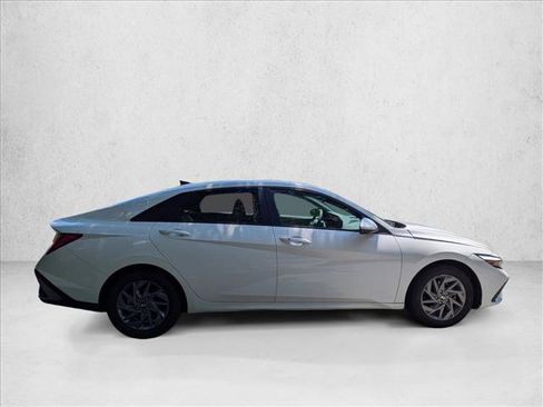 Used 2024 Hyundai Elantra SEL FWD image 4