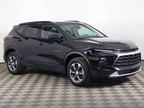 Used 2024 Chevrolet Blazer LT w/ Convenience Package FWD image 2