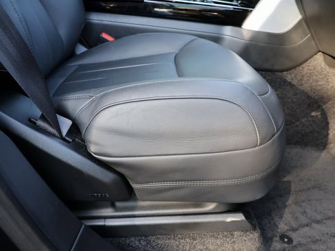 Used 2023 Land Rover Range Rover SE image 10