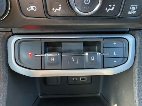 Used 2023 GMC Acadia SLE w/ Driver Convenience Package image 33