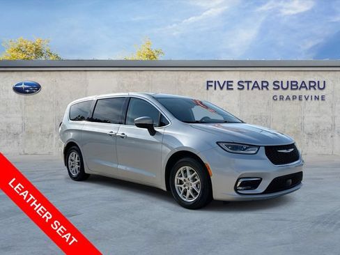 Used 2023 Chrysler Pacifica Touring-L FWD image 1