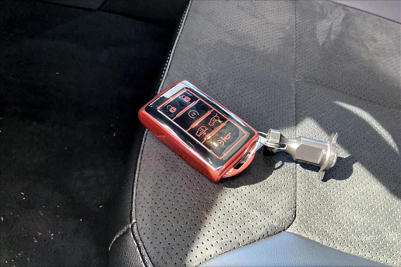 Used 2025 Jeep Grand Cherokee L Altitude RWD image 15