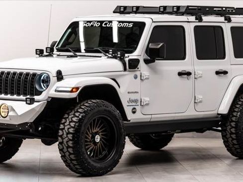 Used 2023 Jeep Wrangler Unlimited Sahara w/ Cold Weather Group AWD/4WD image 13