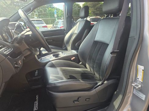 Used 2016 Dodge Grand Caravan SXT FWD image 6