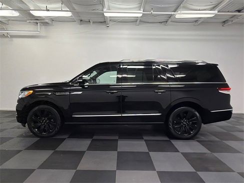 Used 2022 Lincoln Navigator L Reserve image 4