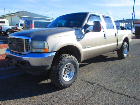Used 2004 Ford F250 XLT image 2