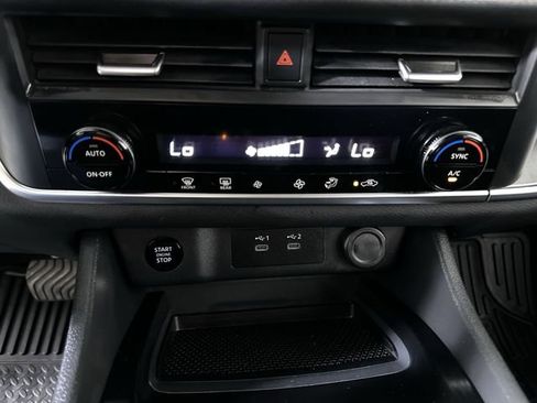 Used 2025 Nissan Rogue SV AWD/4WD image 17