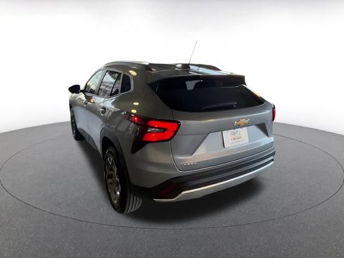 Used 2025 Chevrolet Trax LT image 11
