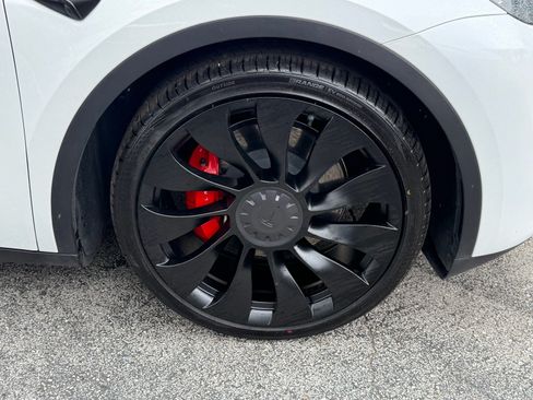 Used 2024 Tesla Model Y Performance AWD/4WD image 19