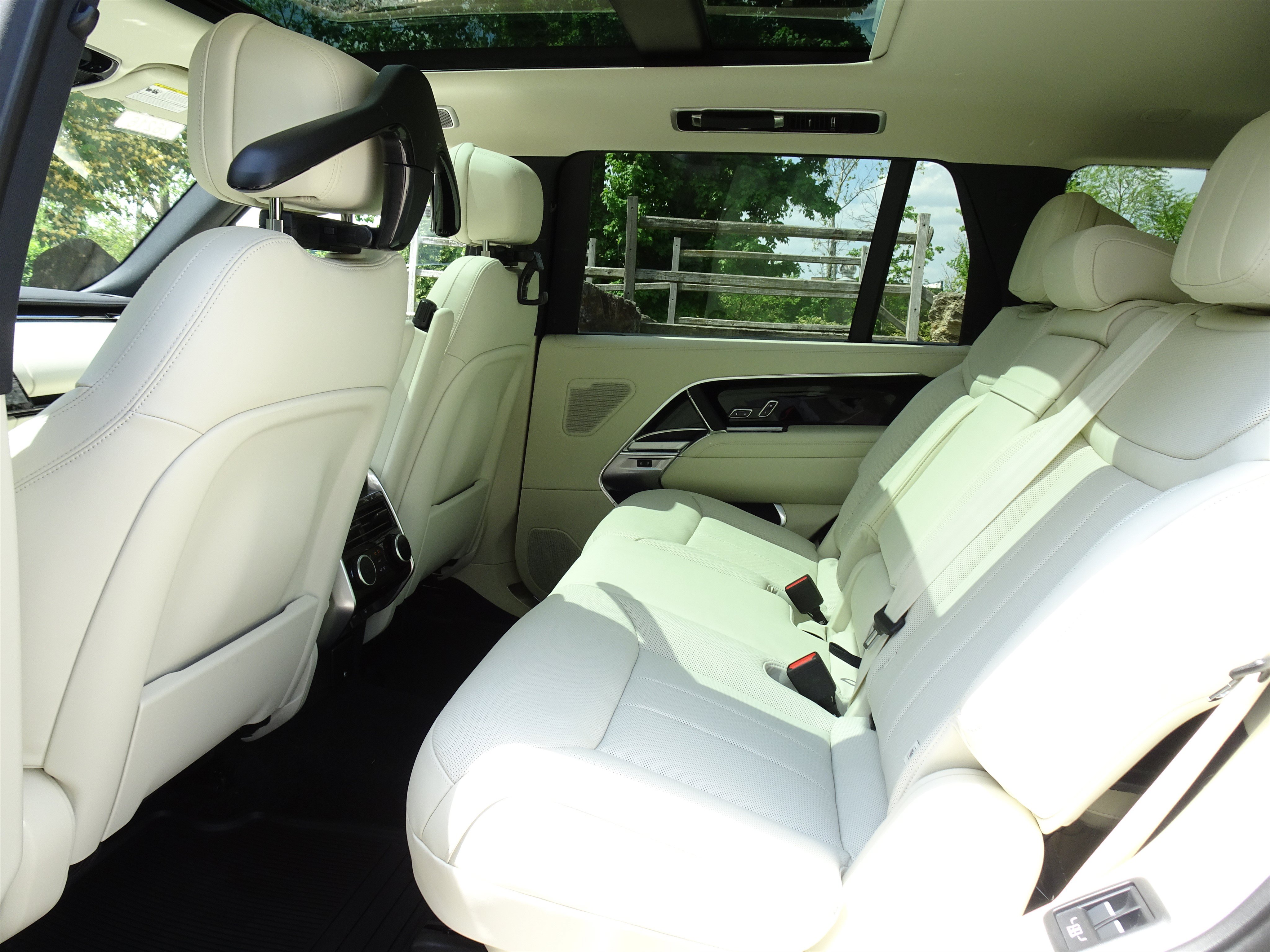 New 2026 Land Rover Range Rover Long Wheelbase SE AWD/4WD image 19