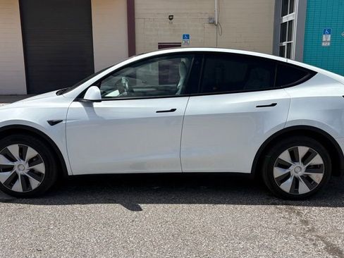 Used 2023 Tesla Model Y Long Range image 6