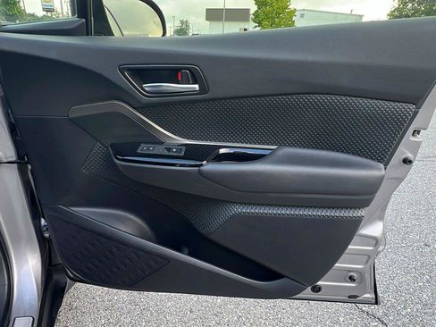 Used 2019 Toyota C-HR XLE FWD image 12