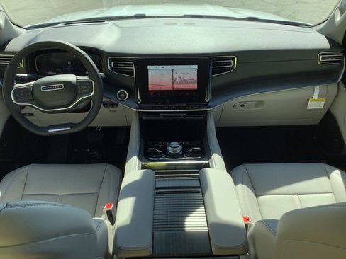 New 2023 Jeep Wagoneer Series III w/ Preferred Equipment Group image 6