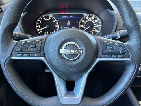 Used 2025 Nissan Altima 2.5 SV FWD image 11