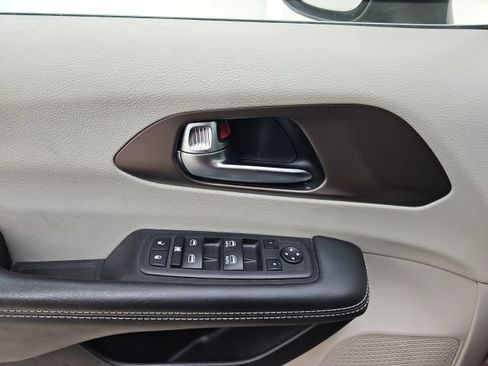 Used 2023 Chrysler Voyager LX FWD image 26