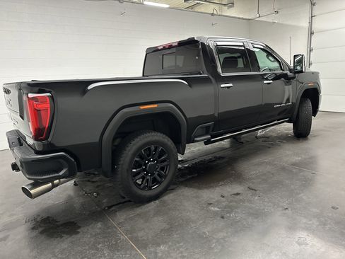 Used 2022 GMC Sierra 3500 Denali w/ Denali Black Diamond Edition image 11