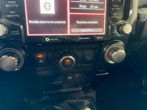 Used 2020 Toyota 4Runner TRD Off-Road AWD/4WD image 27