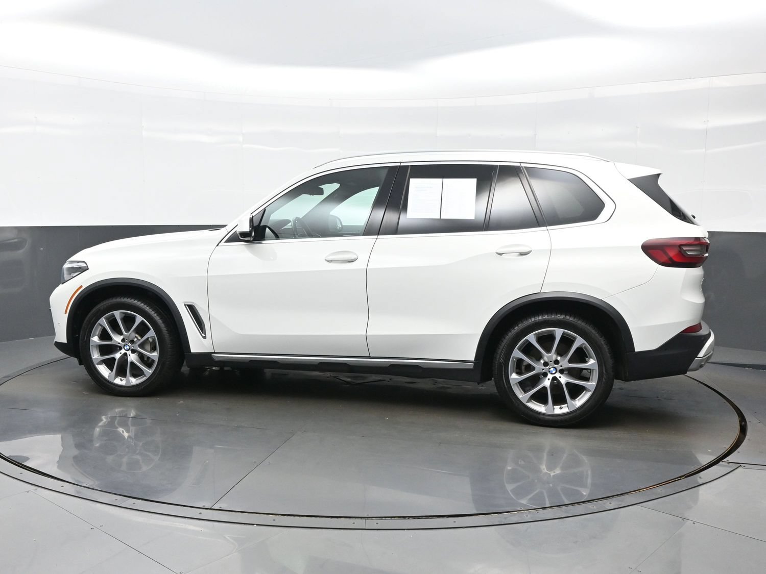 Used 2023 BMW X5 xDrive40i AWD/4WD image 3