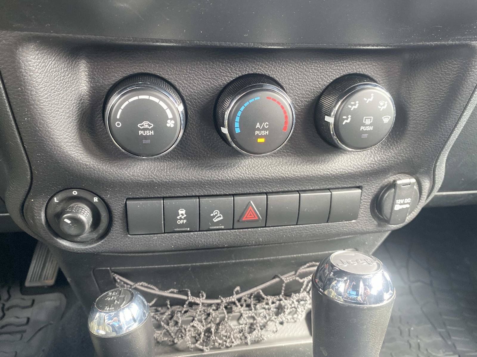Used 2018 Jeep Wrangler Unlimited Sport S AWD/4WD image 28