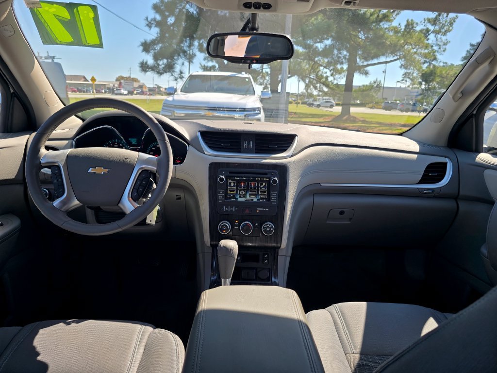 Used 2017 Chevrolet Traverse LT w/ Style and Technology Package FWD image 12