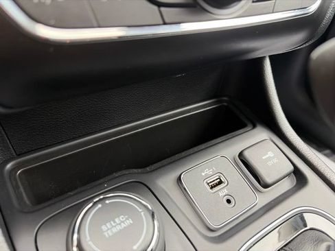 Used 2020 Jeep Cherokee Limited AWD/4WD image 21