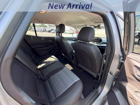 Used 2026 Chevrolet Trax LT FWD image 4