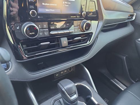 Used 2021 Toyota Highlander XSE image 24