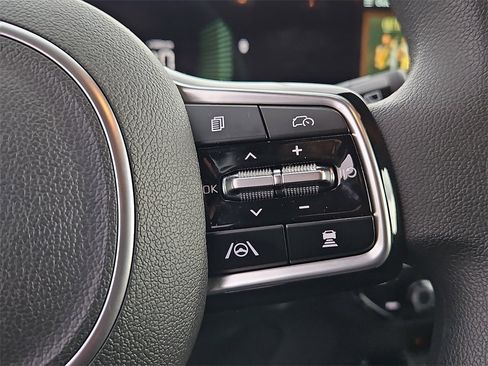 Certified 2025 Kia Sorento LX image 25
