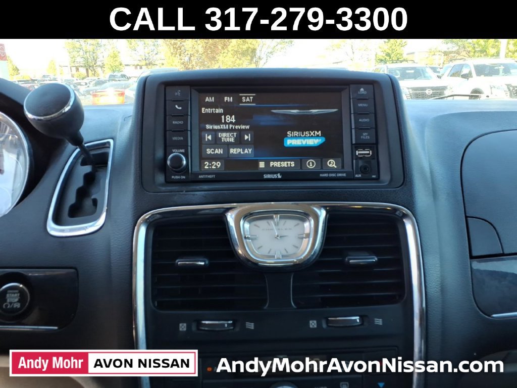 Used 2016 Chrysler Town & Country Touring-L FWD image 30