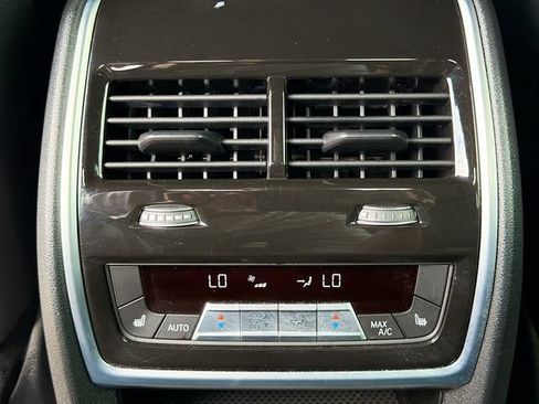 Used 2024 BMW X7 xDrive40i w/ M Sport Package AWD/4WD image 21