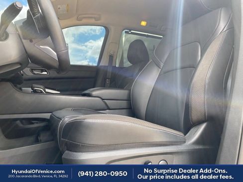 Used 2024 Nissan Pathfinder SL FWD image 2
