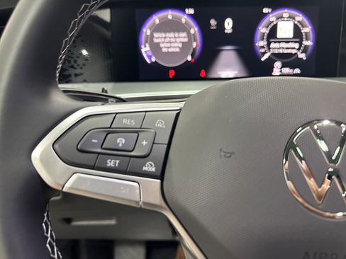 New 2025 Volkswagen Tiguan SE image 25