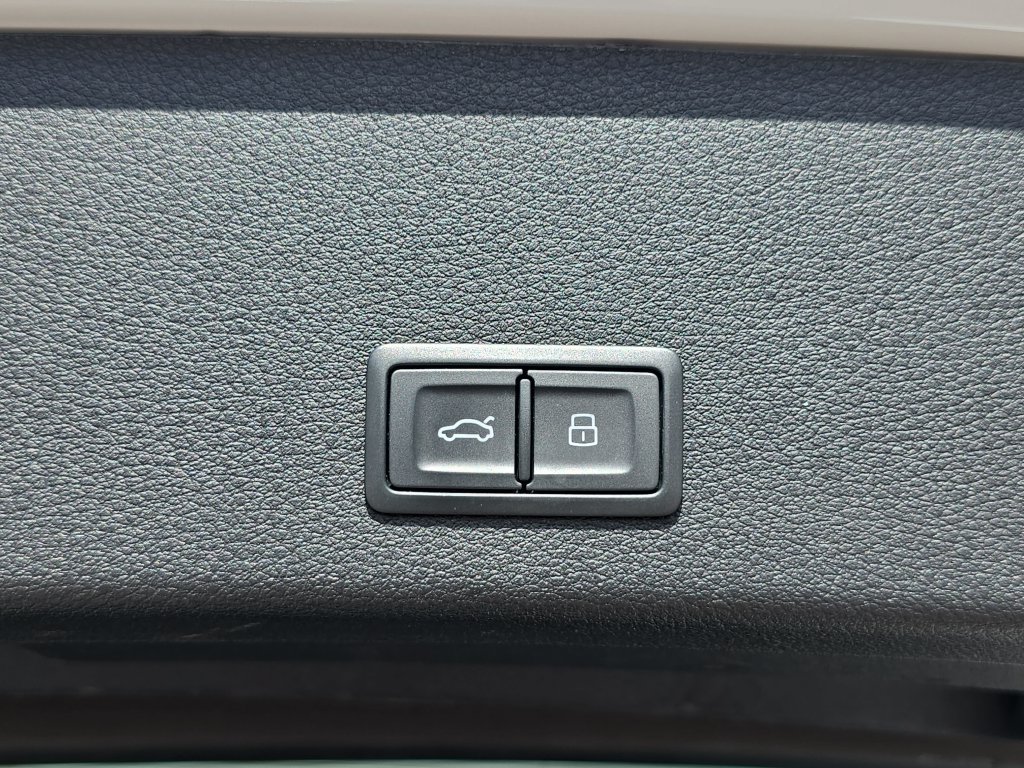 Used 2024 Audi Q8 e-tron Premium Plus AWD/4WD image 16