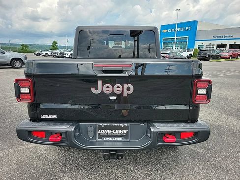 Used 2024 Jeep Gladiator Rubicon w/ Convenience Group AWD/4WD image 6