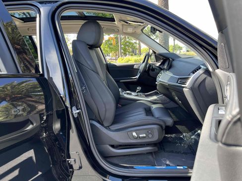 Used 2022 BMW X7 xDrive40i w/ Premium Package image 59
