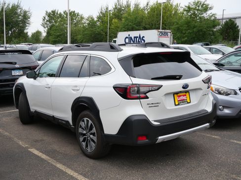 Used 2025 Subaru Outback Limited AWD/4WD image 4