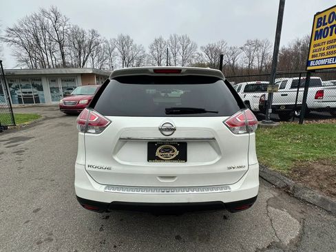 Used 2015 Nissan Rogue SV w/ SV Moonroof Package image 6