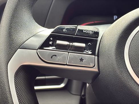 Used 2025 Hyundai Elantra SE FWD image 25