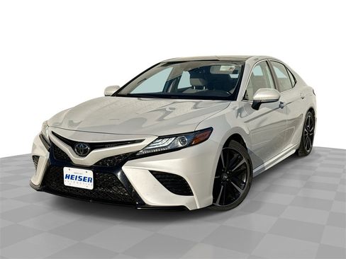 Used 2019 Toyota Camry XSE image 1