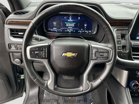 Used 2023 Chevrolet Suburban Premier image 11