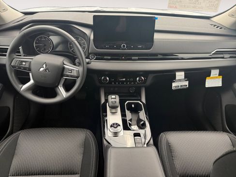 New 2025 Mitsubishi Outlander ES image 10