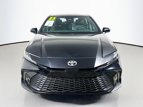 Used 2025 Toyota Camry SE image 11