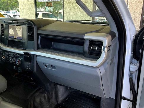 Used 2024 Ford F250 XL w/ XL Chrome Package image 17